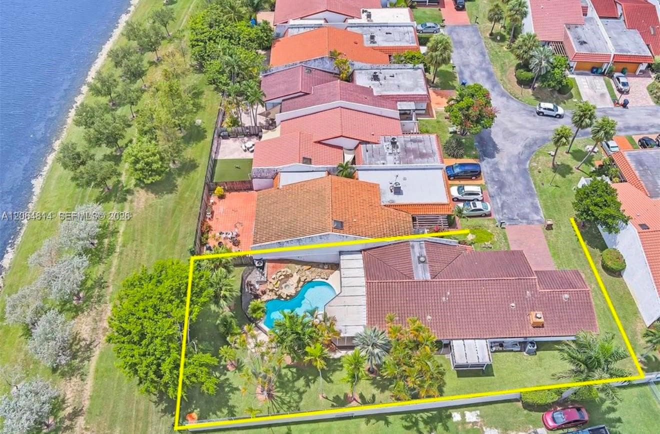 616 NE 195th St, Miami, FL 33179 photo 3