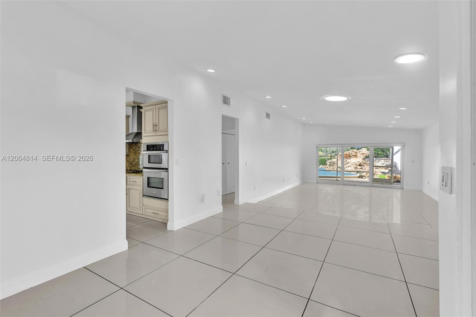 616 NE 195th St, Miami, FL 33179 photo 4