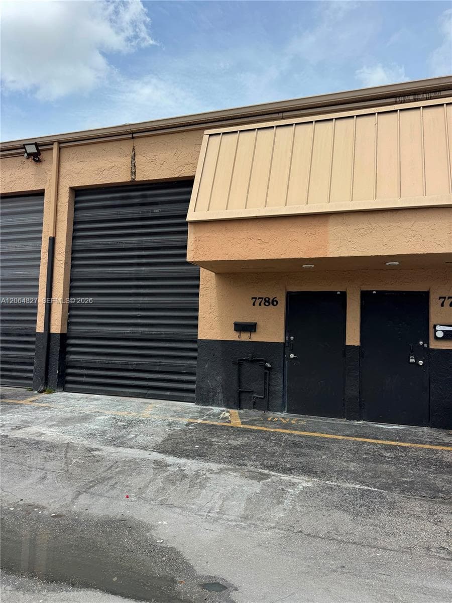 7786 NW 64th St, Miami, FL 33166
