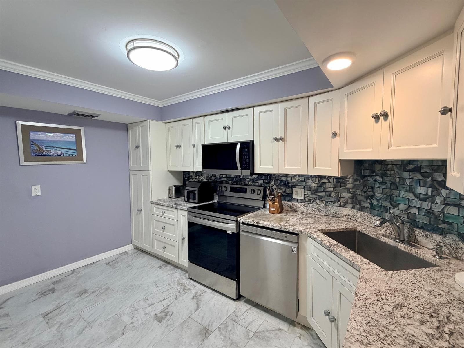 2425 PRESIDENTIAL Way # 304, West Palm Beach, FL 33401 photo 2
