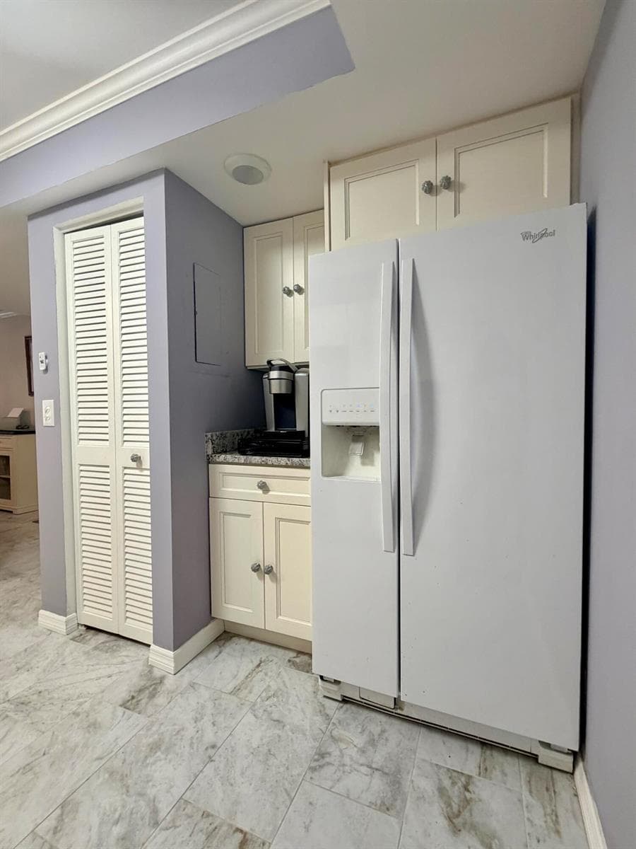2425 PRESIDENTIAL Way # 304, West Palm Beach, FL 33401 photo 3