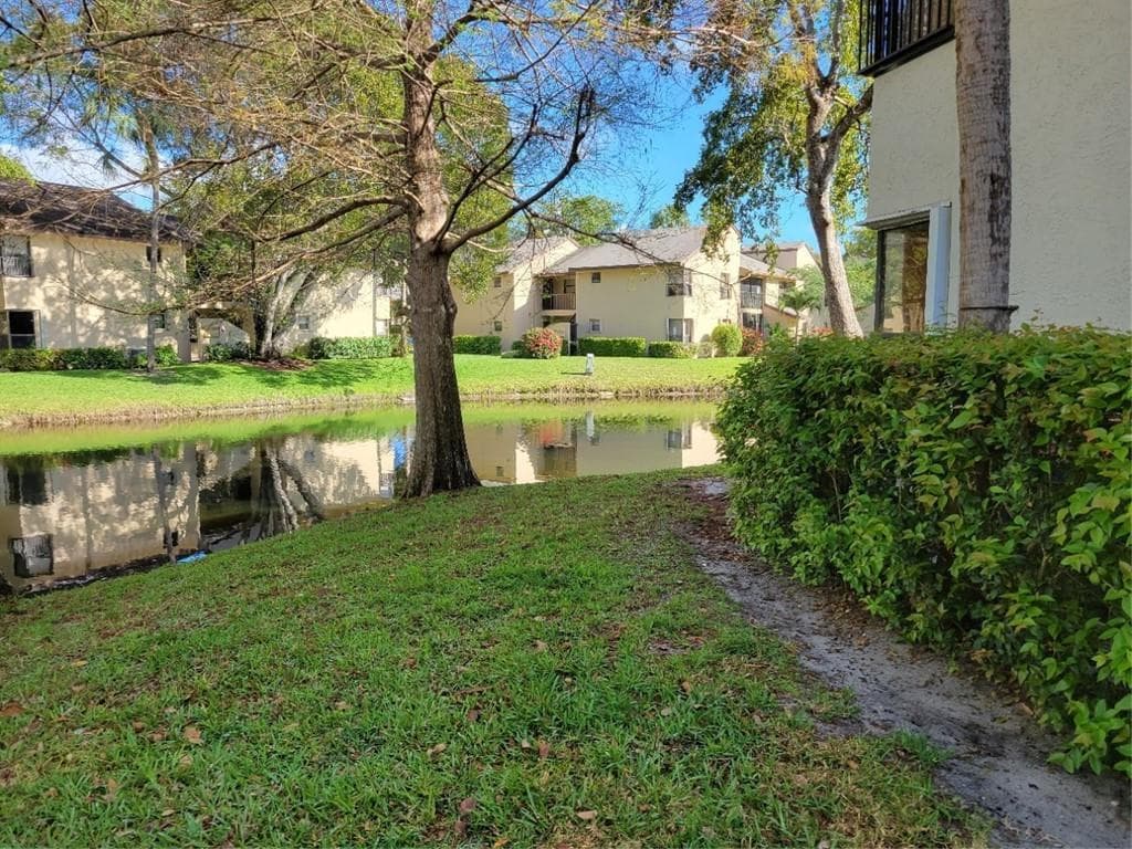 3559 COCOPLUM Circle, Coconut Creek, FL 33063 photo 2