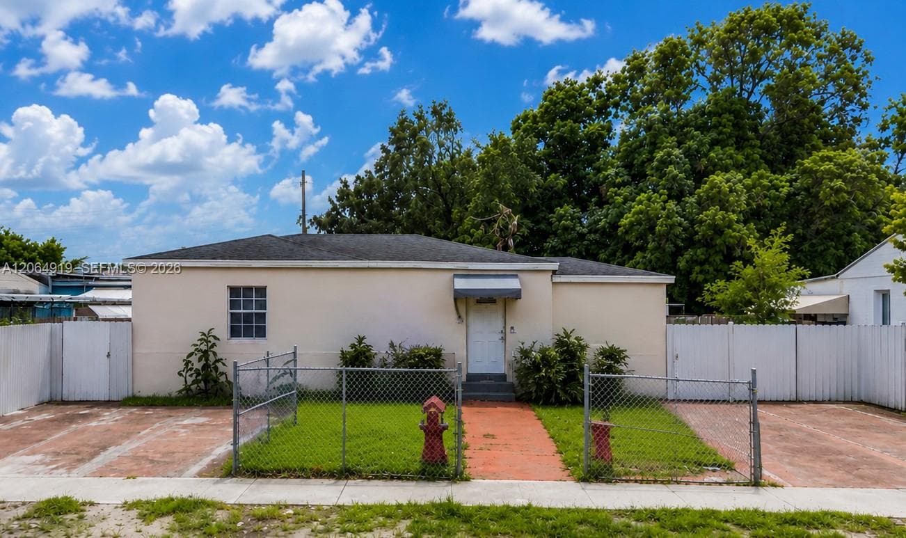 580 SE 2nd St, Hialeah, FL 33010
