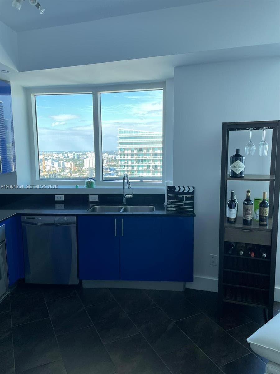 60 SW 13th St # 3426, Miami, FL 33130 photo 2