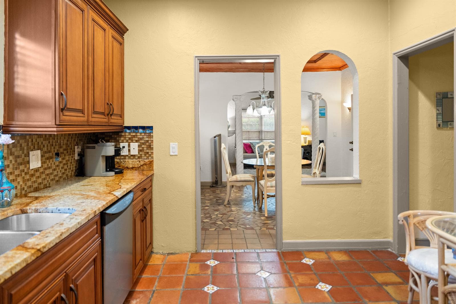 735 Colonial Road, West Palm Beach, FL 33405 photo 4