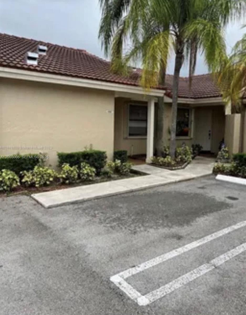 6547 NW 170th Ter, Hialeah, FL 33015 photo 2