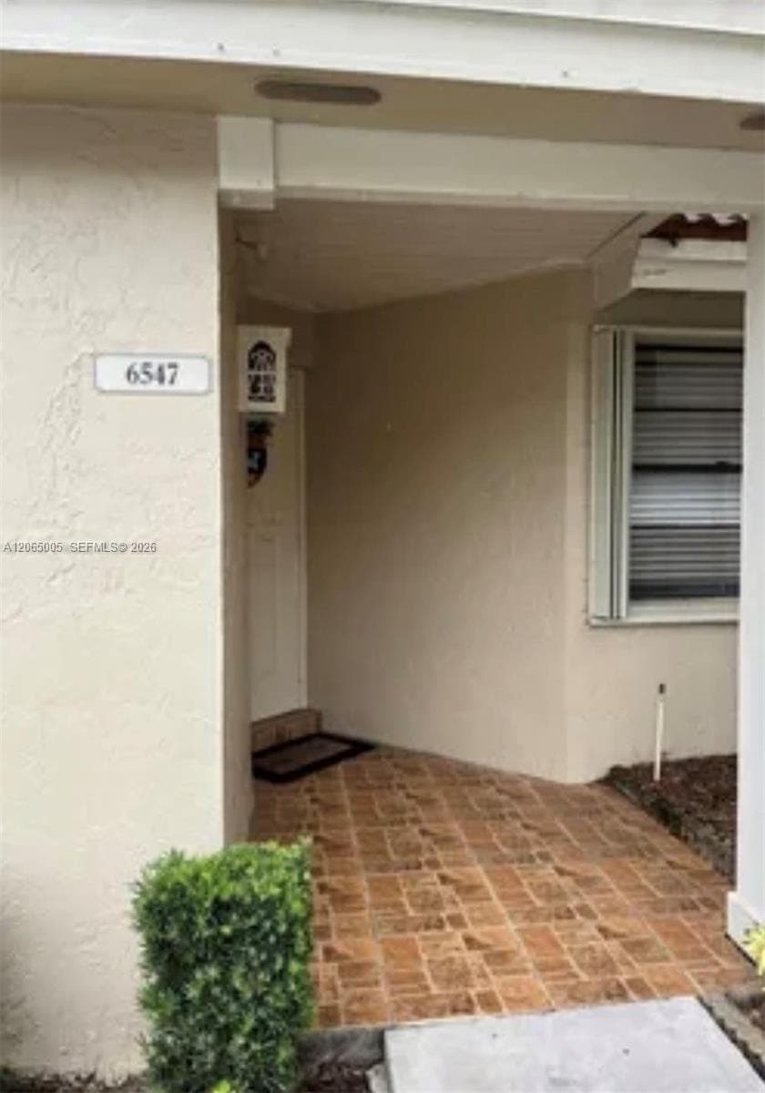 6547 NW 170th Ter, Hialeah, FL 33015 photo 3