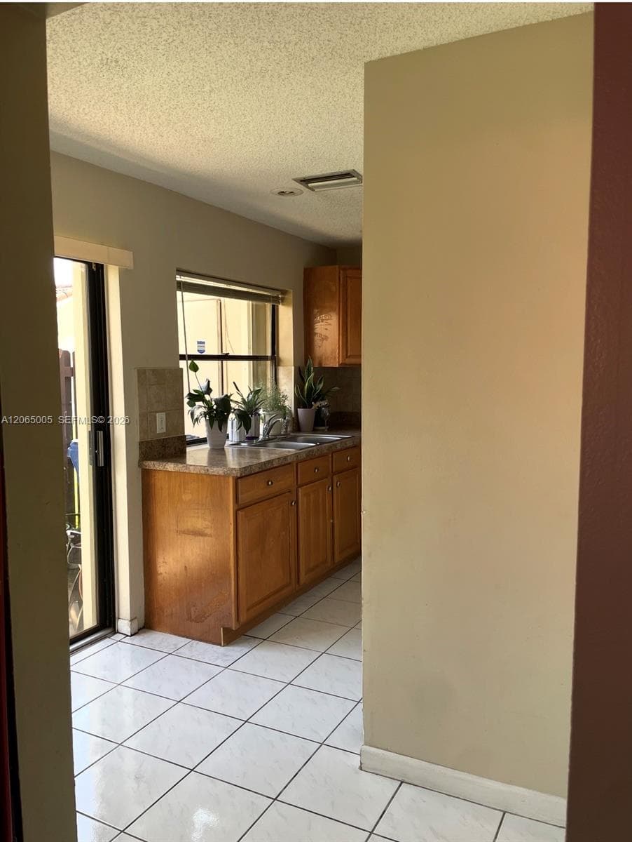 6547 NW 170th Ter, Hialeah, FL 33015 photo 5