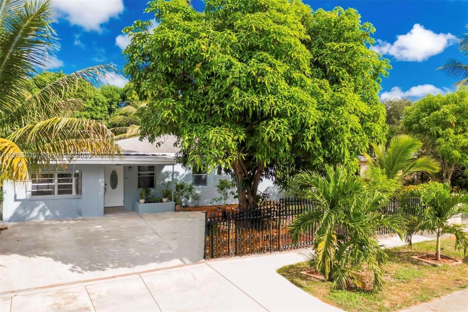 951 NE 157th Ter, North Miami Beach, FL 33162 photo 3