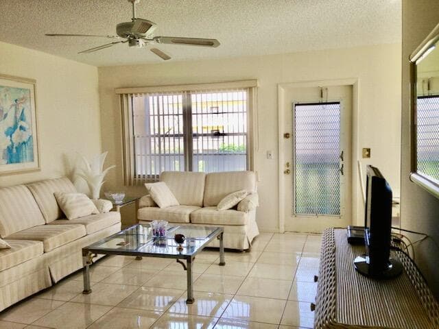 571 Fanshaw N, Boca Raton, FL 33434 photo 2