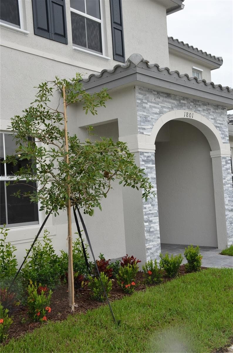 1801 SE 27th Ter, Homestead, FL 33035 photo 2
