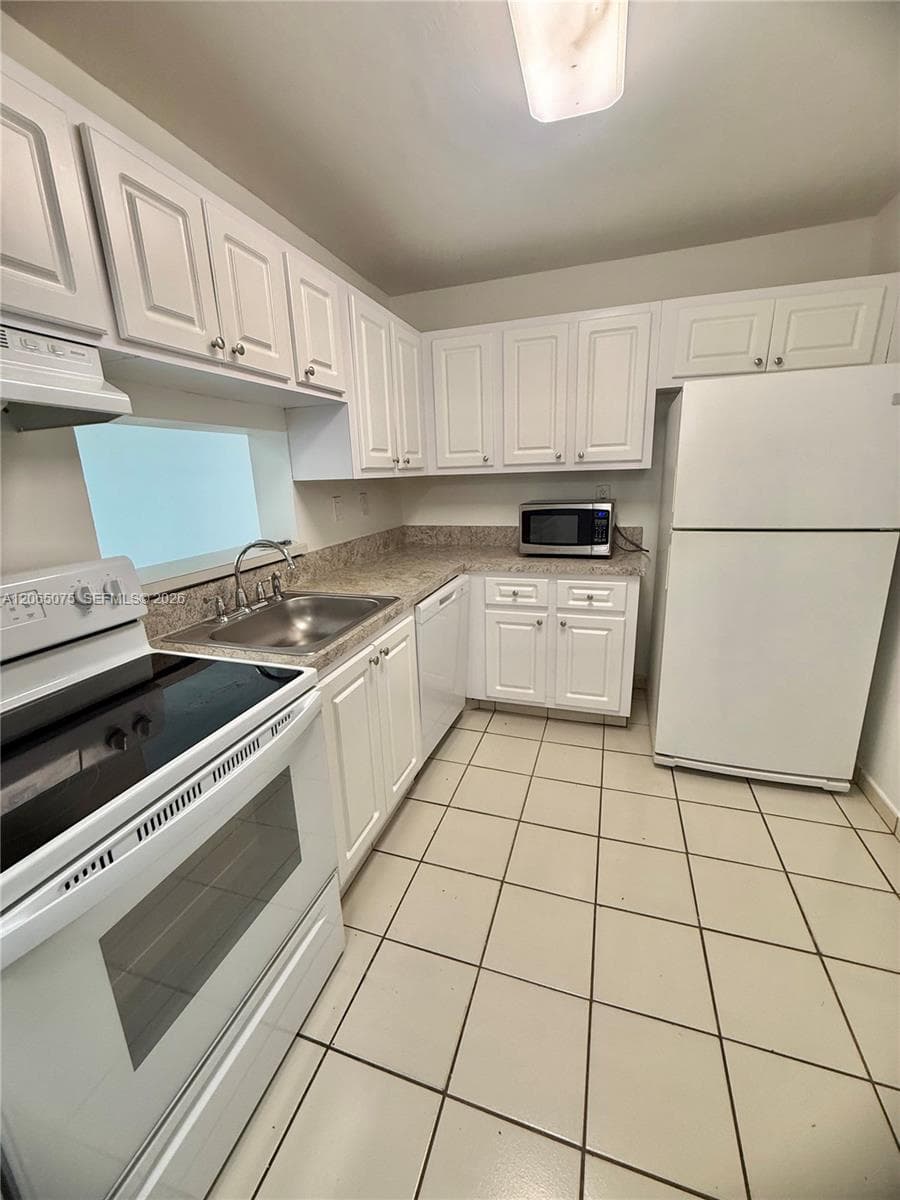 5201 NW 7th St # 202, Miami, FL 33126 photo 2