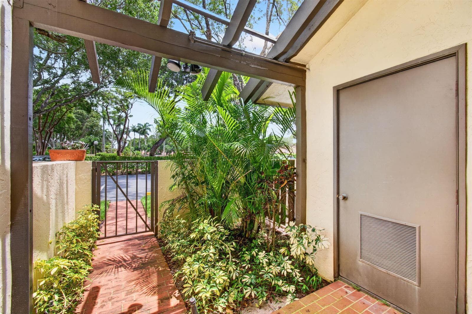 10247 N Circle Lake Drive # 102, Boynton Beach, FL 33437 photo 2