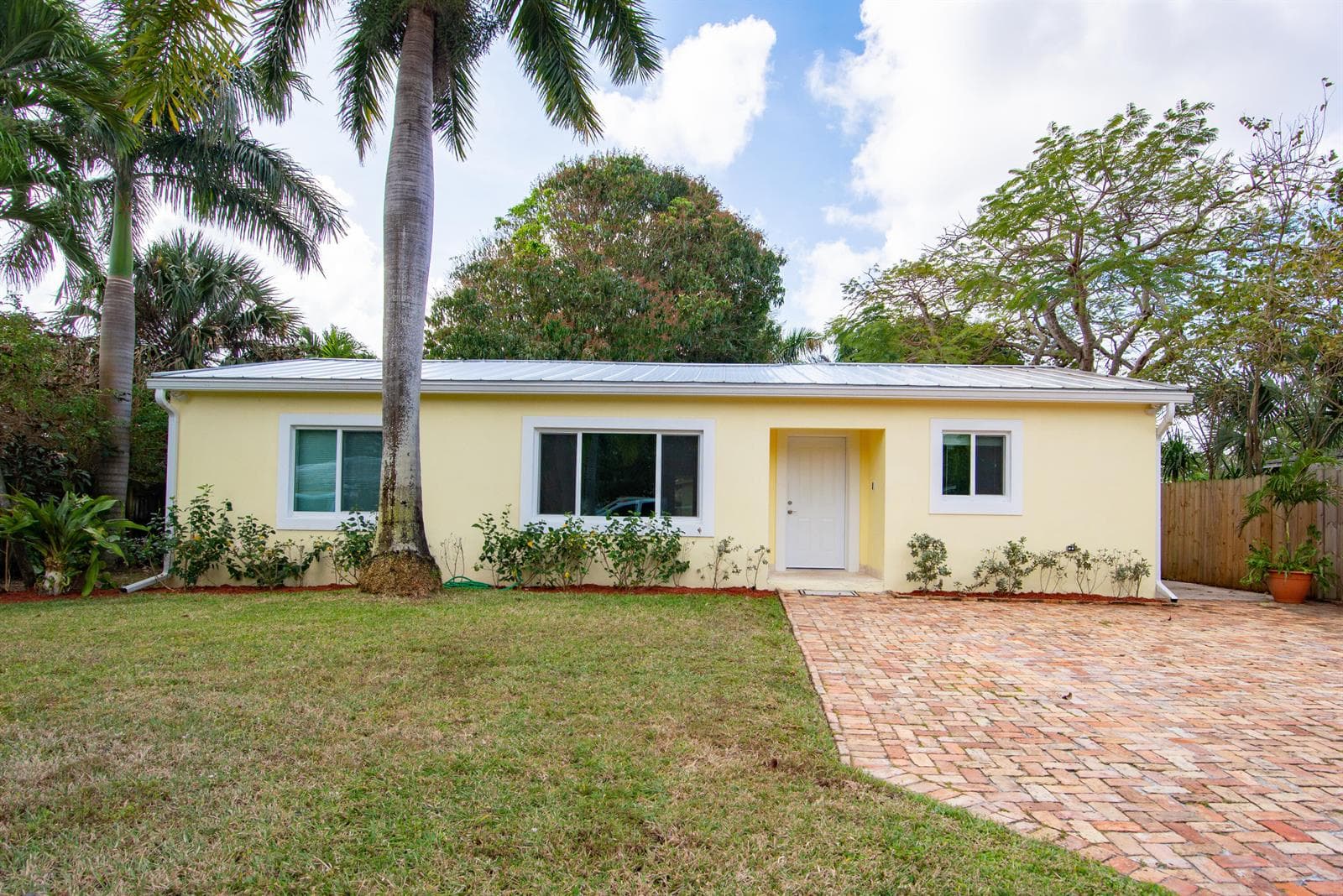 364 ORANGE Way, West Palm Beach, FL 33405 photo 3