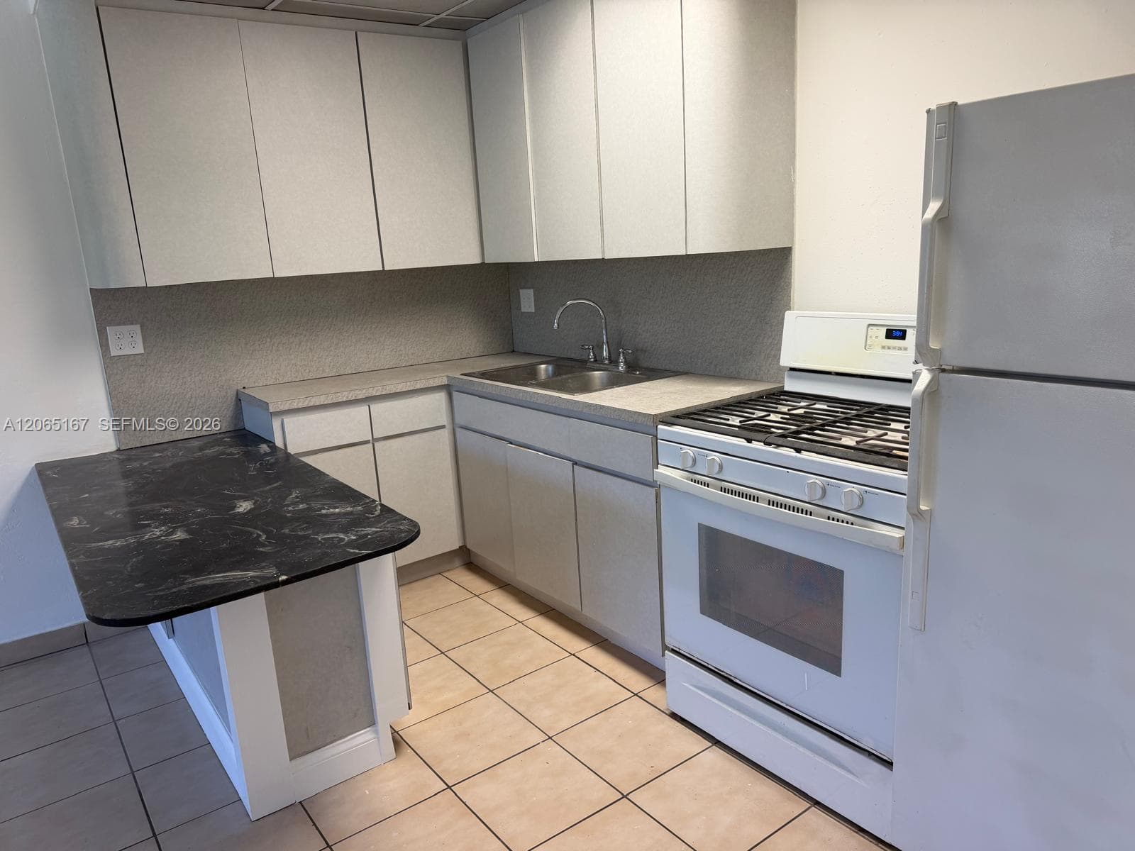 1845 Pembroke Rd # 4-27, Hollywood, FL 33020