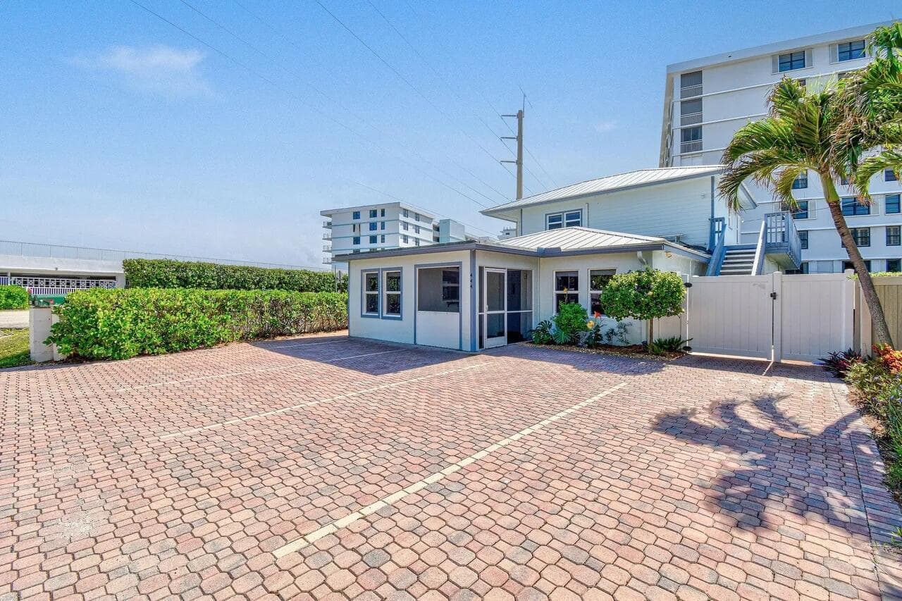 941 Ocean Drive, Juno Beach, FL 33408