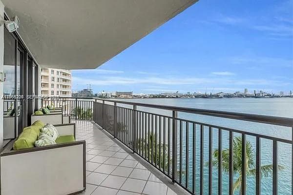 540 Brickell Key Dr # 832, Miami, FL 33131