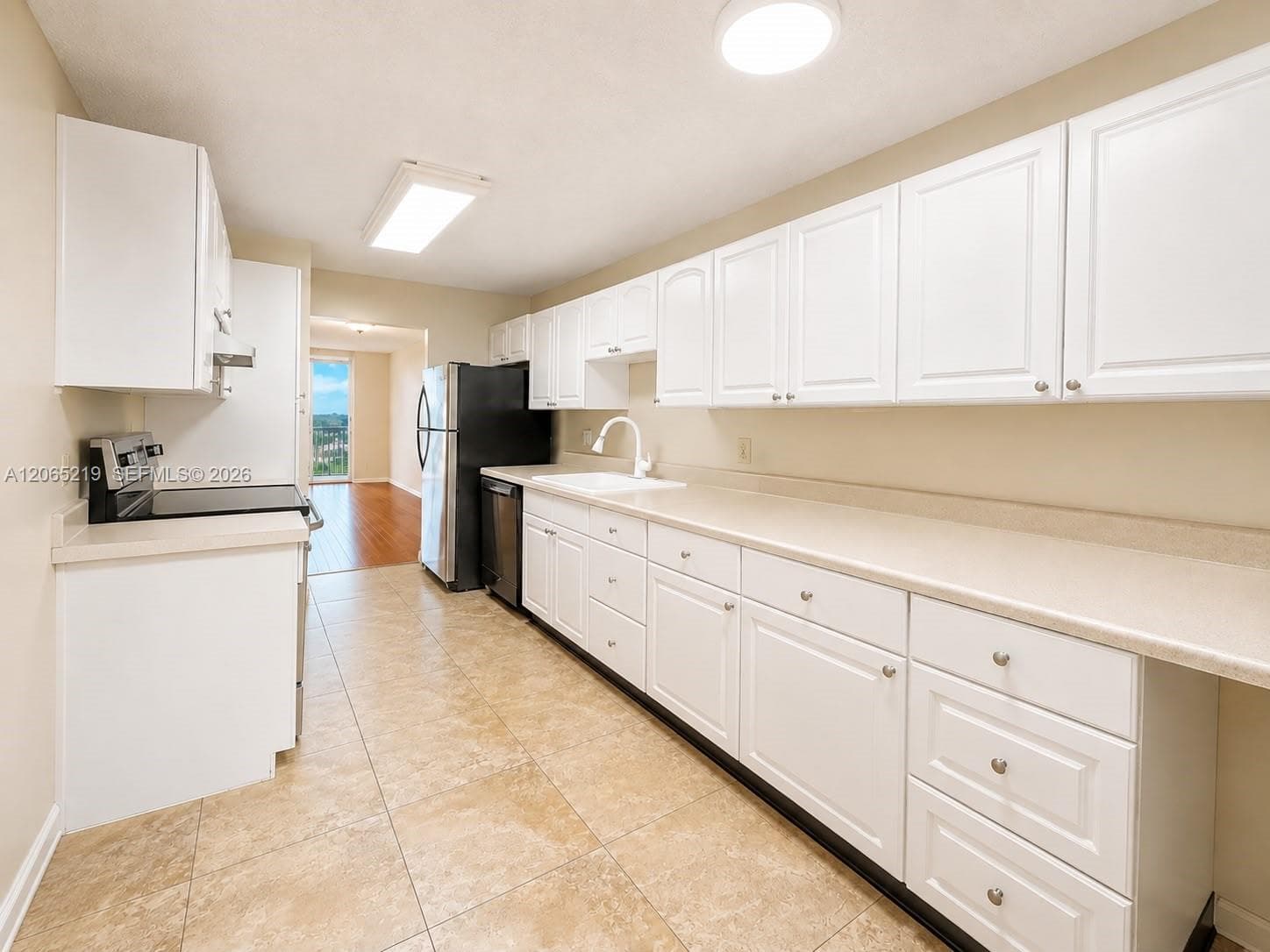 250 Jacaranda Dr # 805, Plantation, FL 33324 photo 2