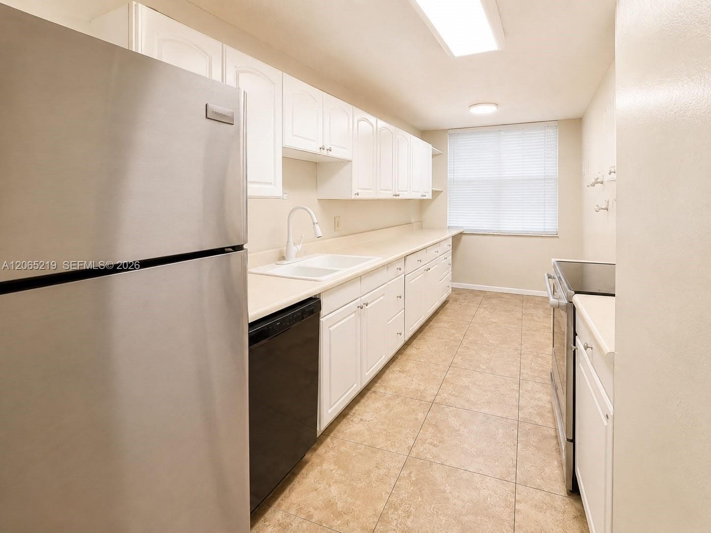 250 Jacaranda Dr # 805, Plantation, FL 33324 photo 3