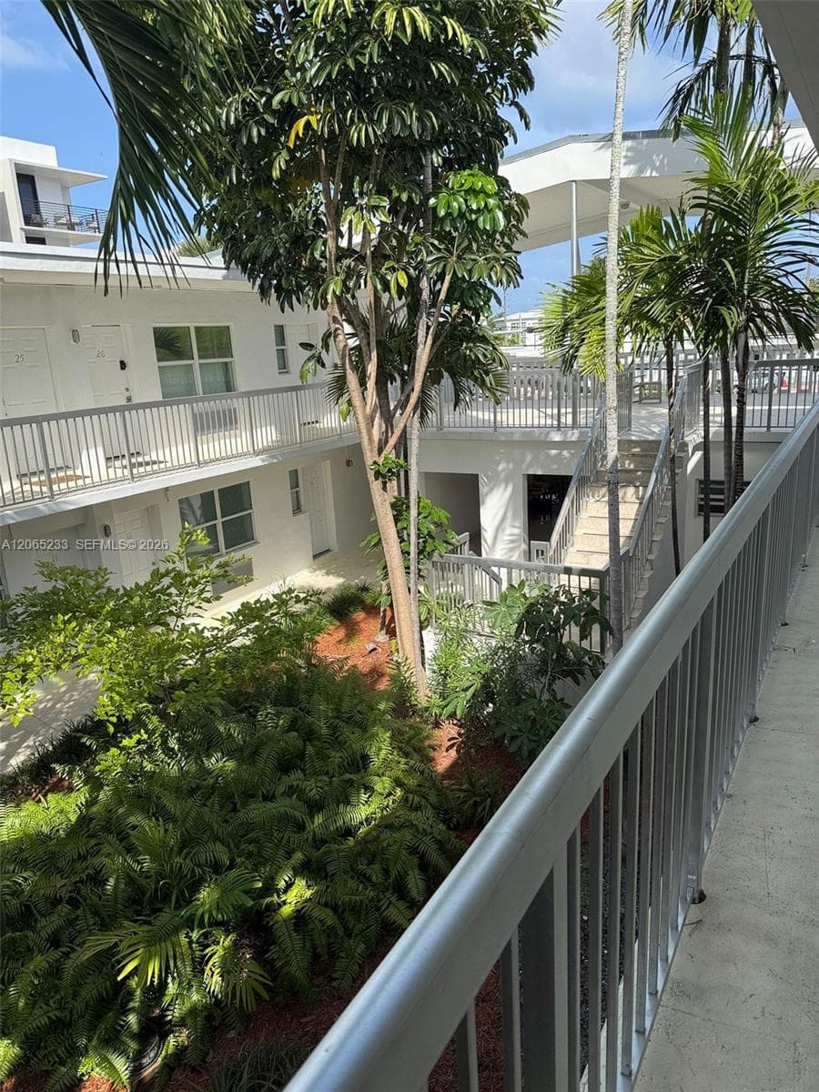 8080 Tatum Waterway Dr # 21, Miami Beach, FL 33141