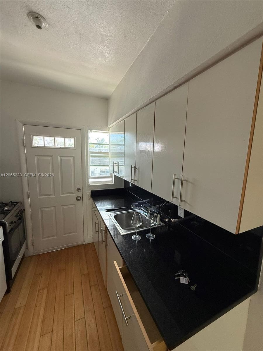 8080 Tatum Waterway Dr # 21, Miami Beach, FL 33141 photo 4