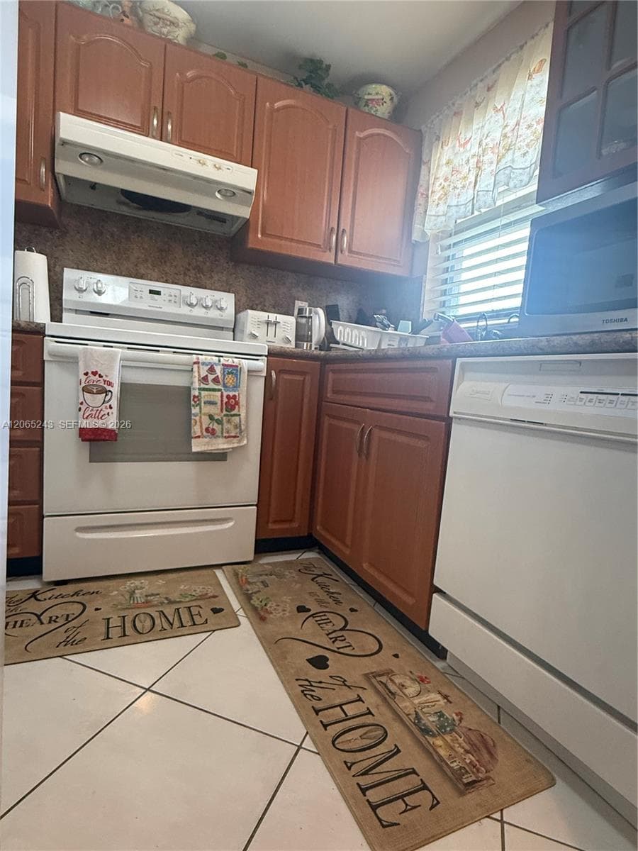 9001 Sunrise Lakes Blvd # 201, Sunrise, FL 33322 photo 3