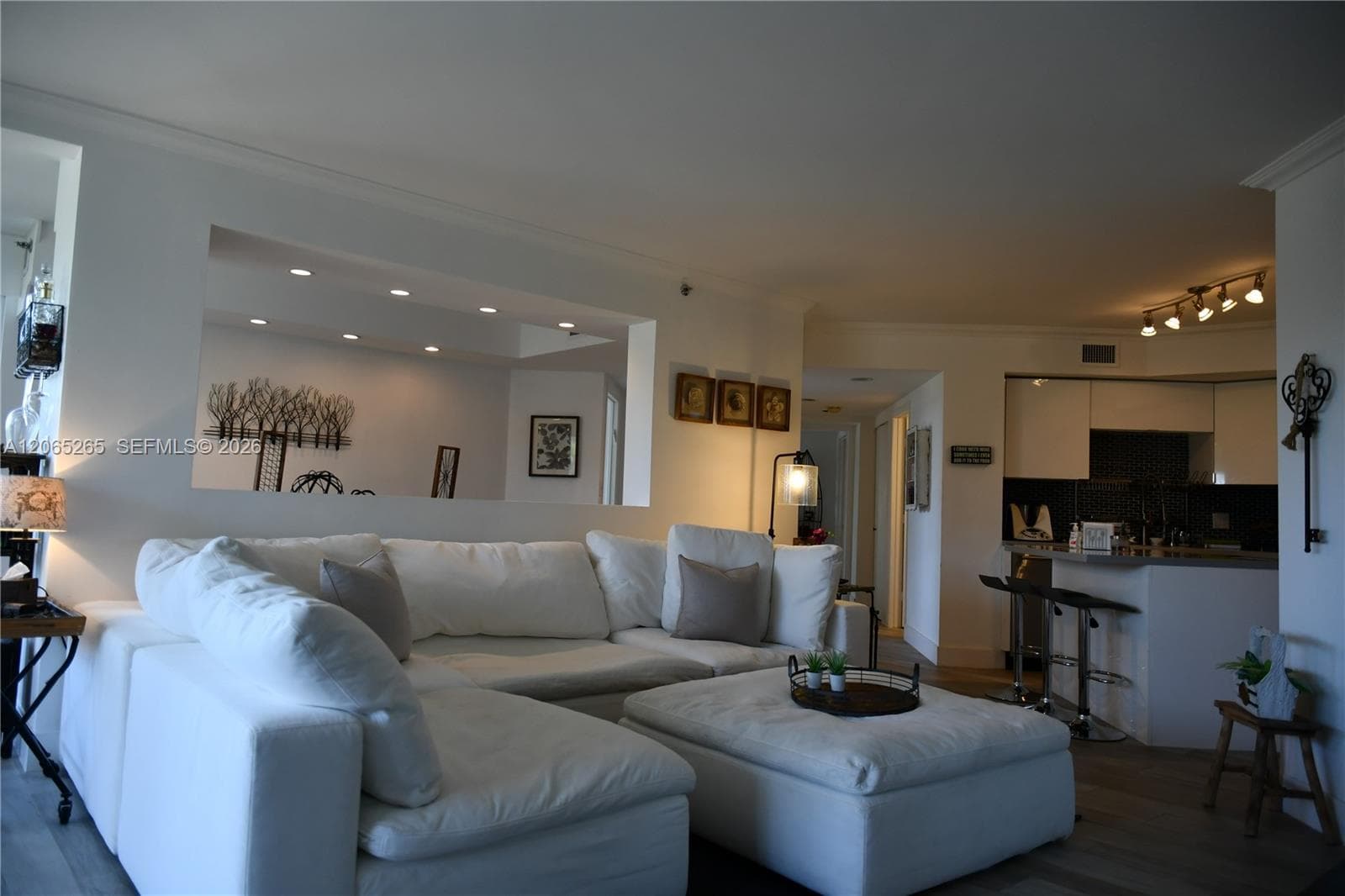 1000 E Island Blvd # 303, Aventura, FL 33160 photo 3