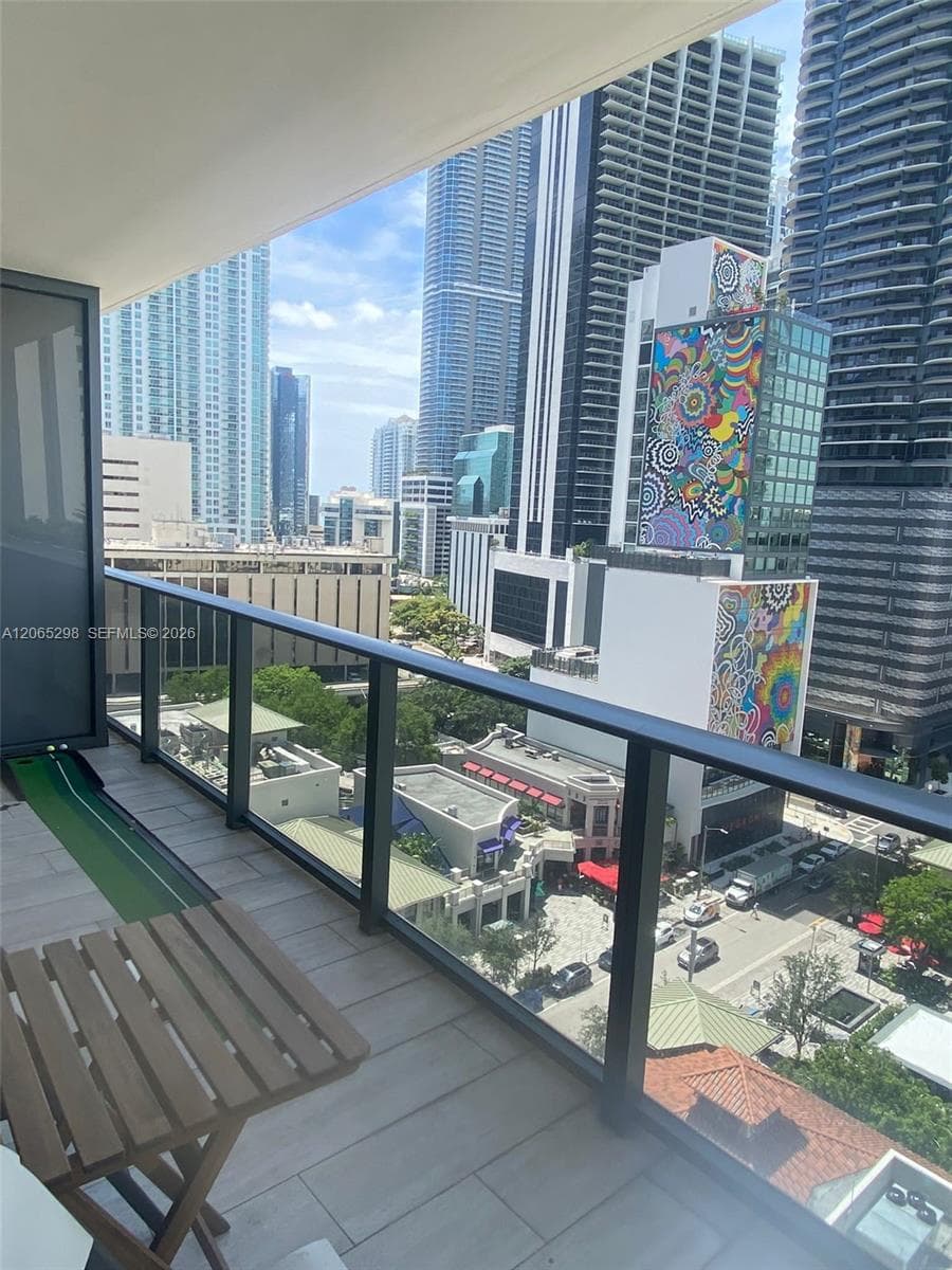 45 SW 9th St # 1005, Miami, FL 33130 photo 3