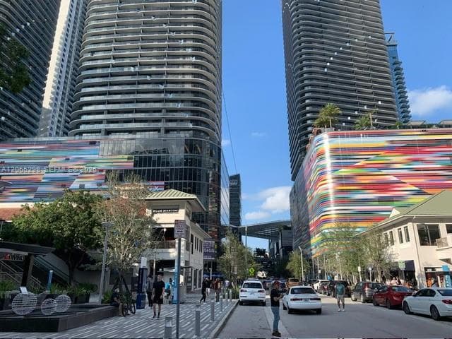 45 SW 9th St # 1005, Miami, FL 33130