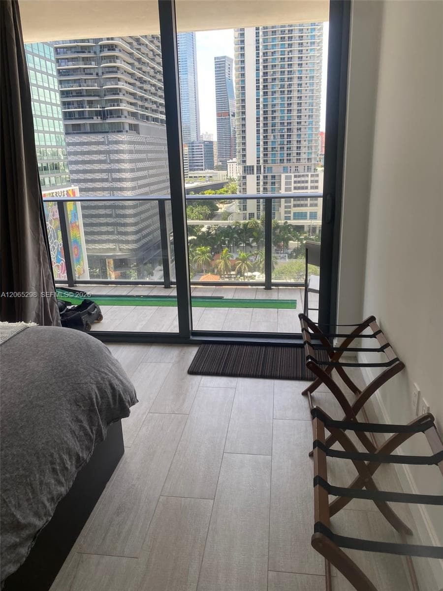 45 SW 9th St # 1005, Miami, FL 33130 photo 4