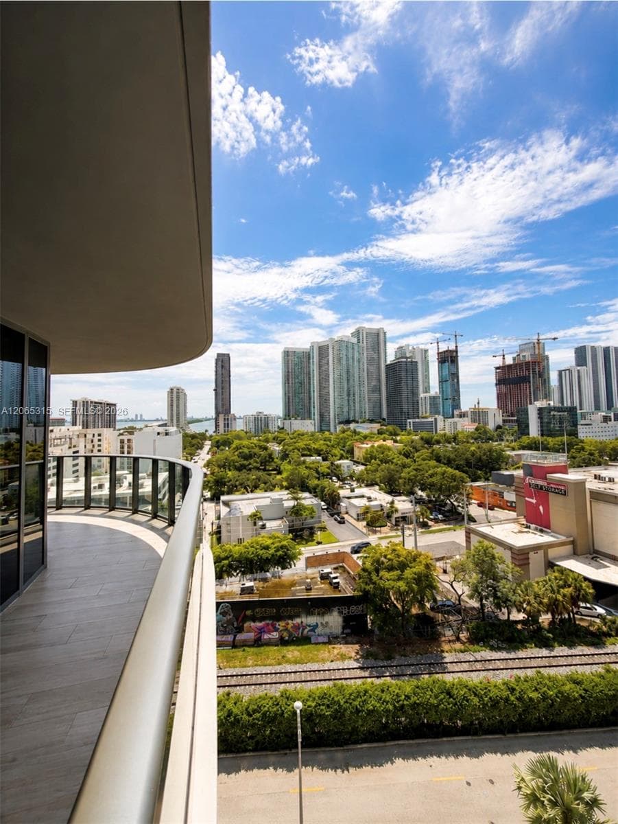 121 NE 34th St # 904, Miami, FL 33137 photo 5