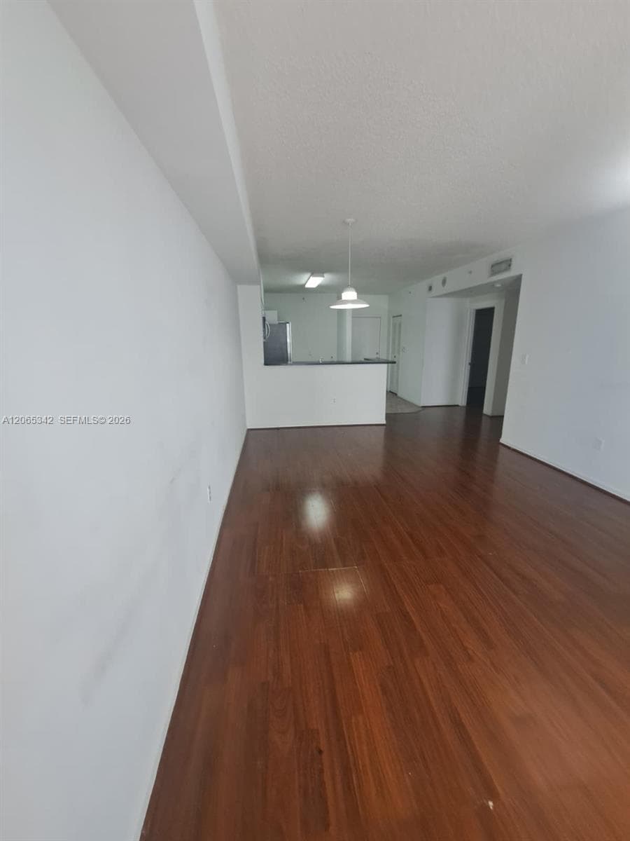 5091 NW 7th St # 1007, Miami, FL 33126 photo 4