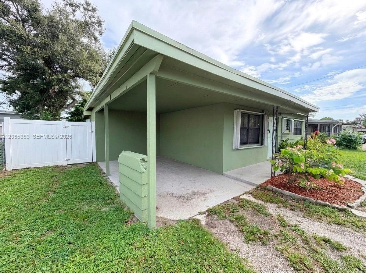 6831 Farragut St, Hollywood, FL 33024 photo 2
