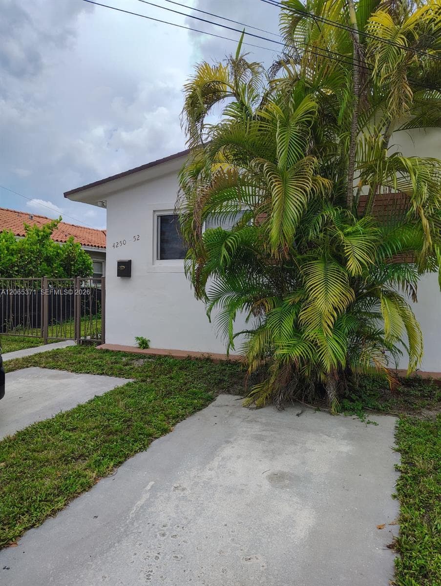 4252 NW 3rd St # 4252, Miami, FL 33126