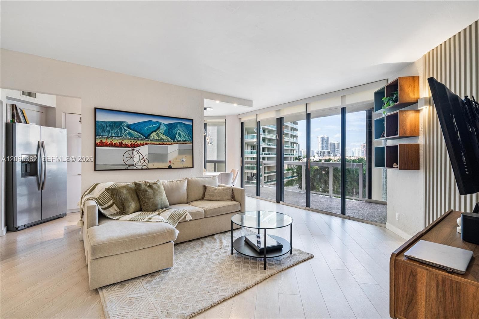20185 E Country Club Dr # 604+DEN, Aventura, FL 33180