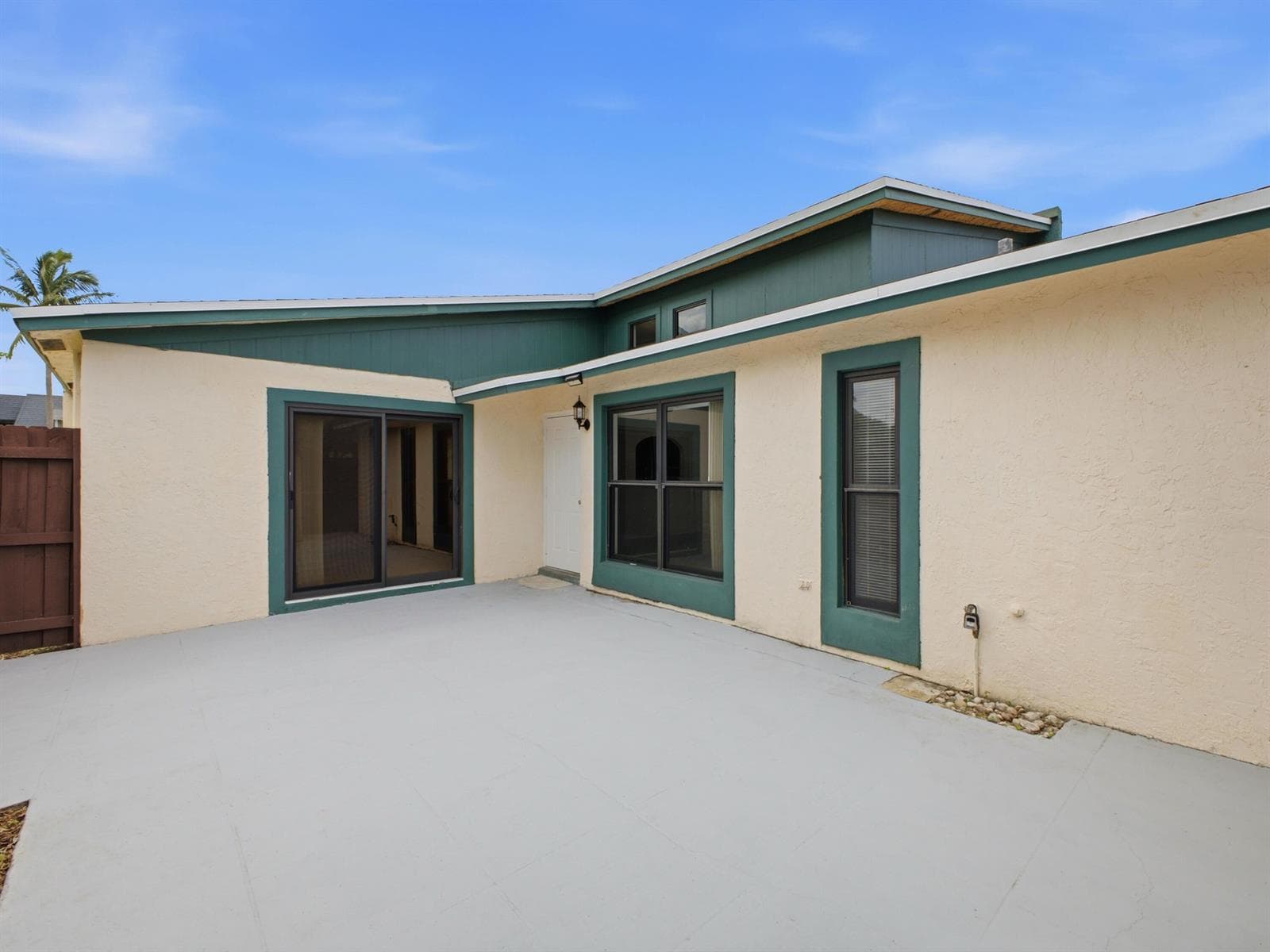 1110 Manor Drive, Palm Springs, FL 33461 photo 3