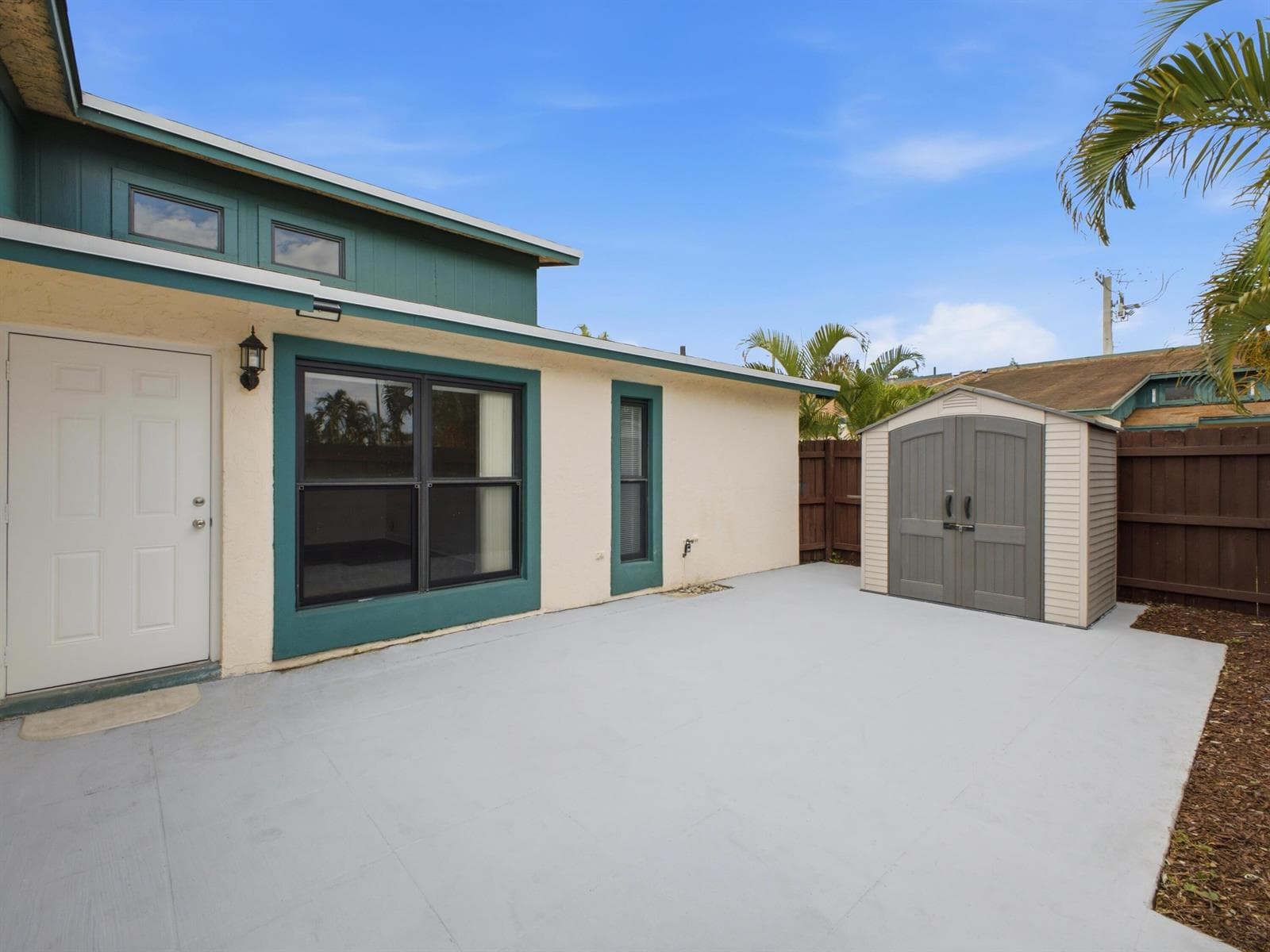 1110 Manor Drive, Palm Springs, FL 33461 photo 4