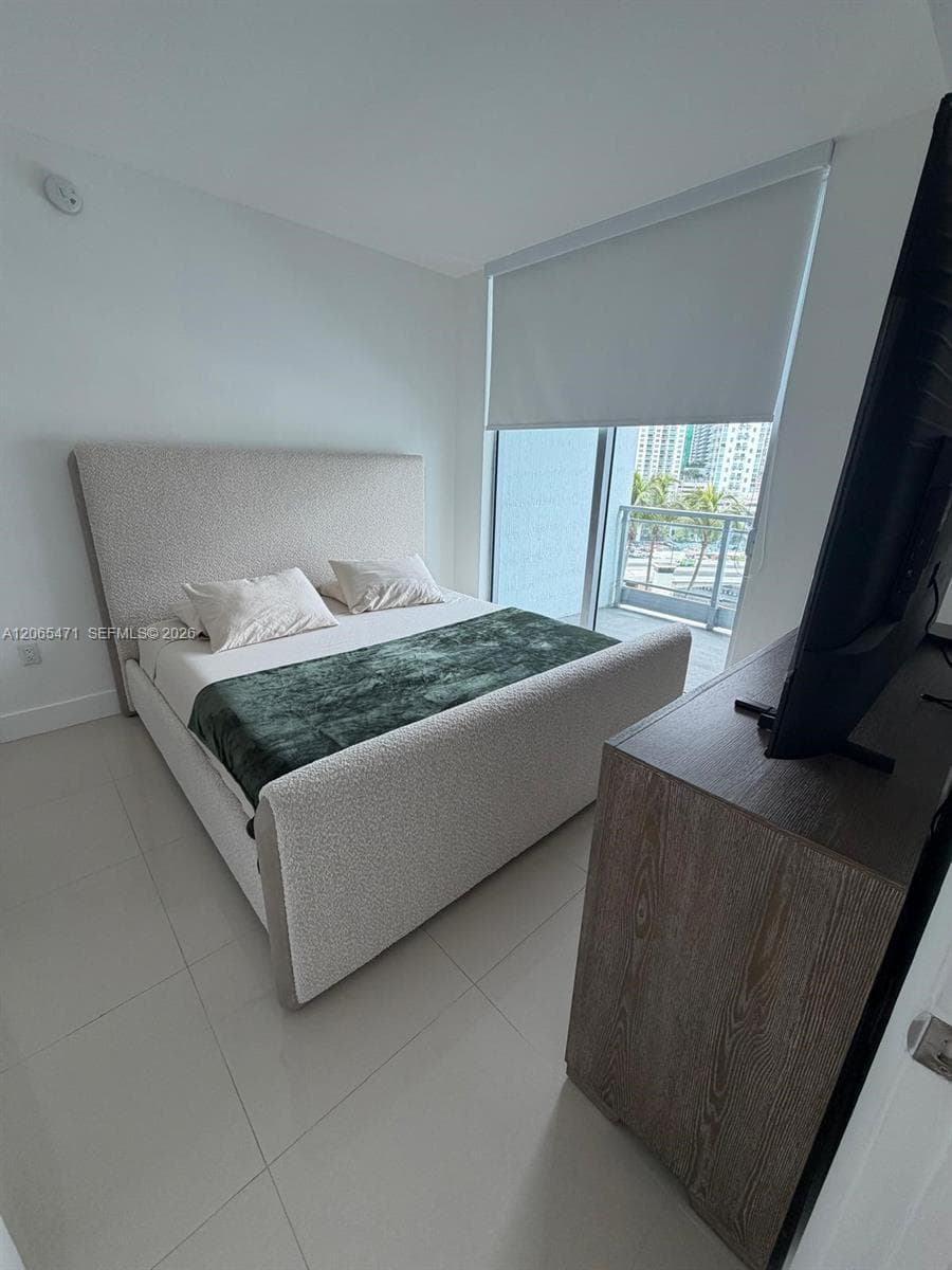 90 SW 3rd St # 1416, Miami, FL 33130 photo 4