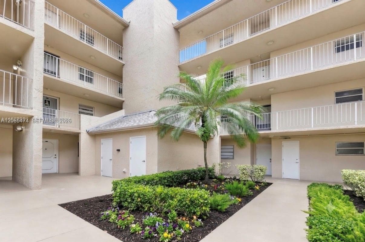 9471 Evergreen Pl # 307, Davie, FL 33324 photo 2