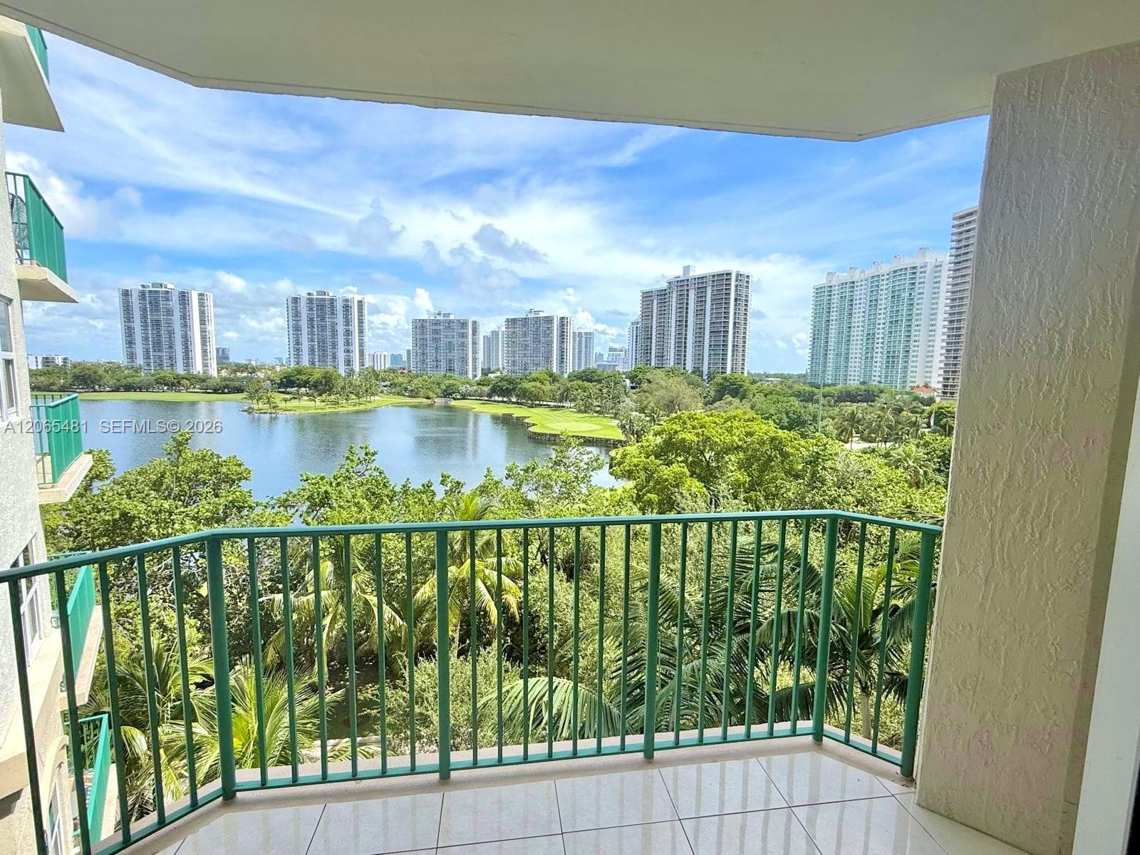 20000 E Country Club Dr # 612, Aventura, FL 33180
