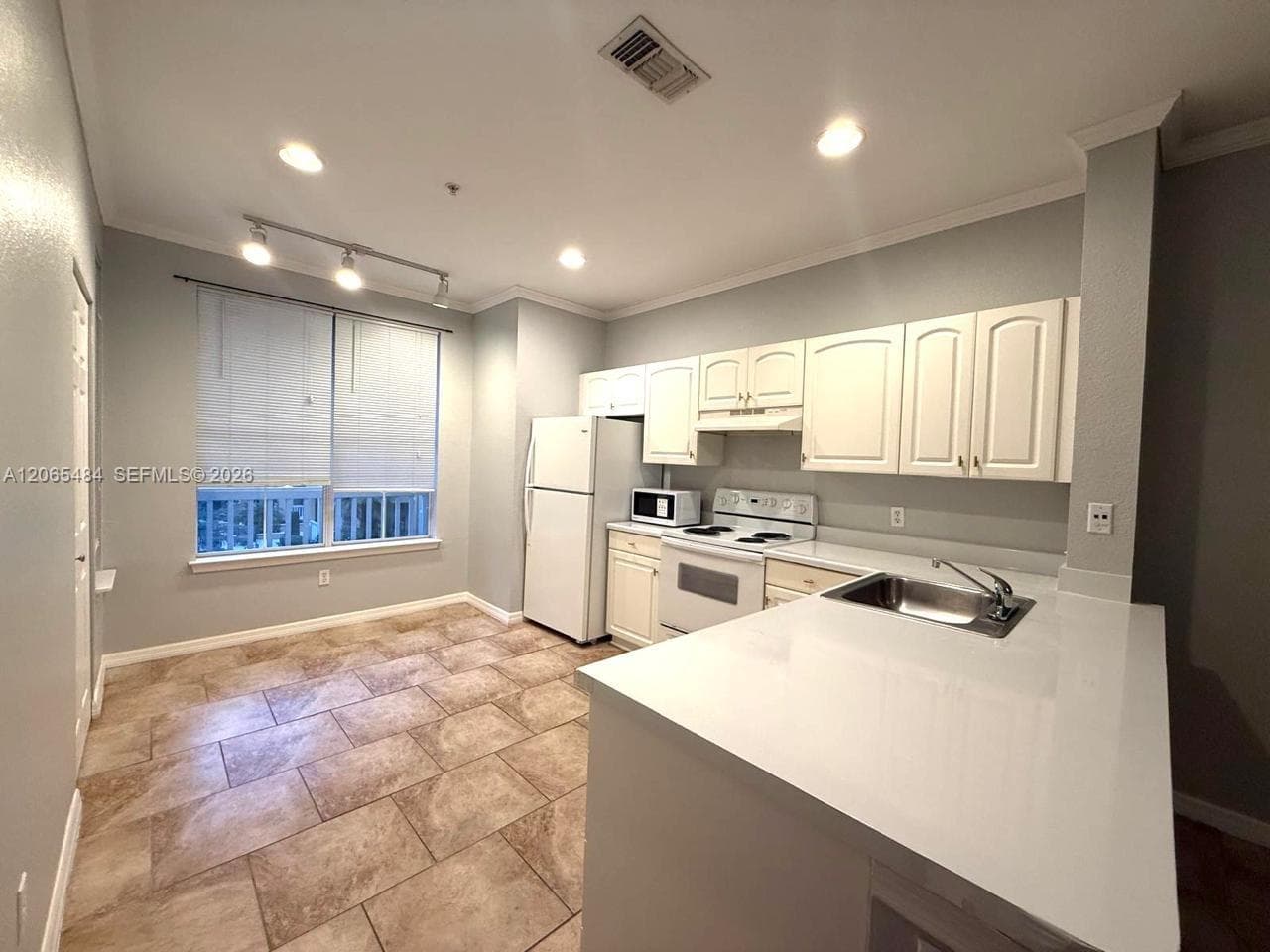 860 N Orange Ave # 258, Orlando, FL 33180 photo 5