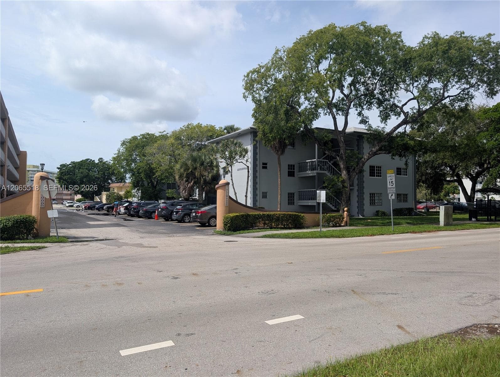 900 Tallwood Ave # 305, Hollywood, FL 33021 photo 2