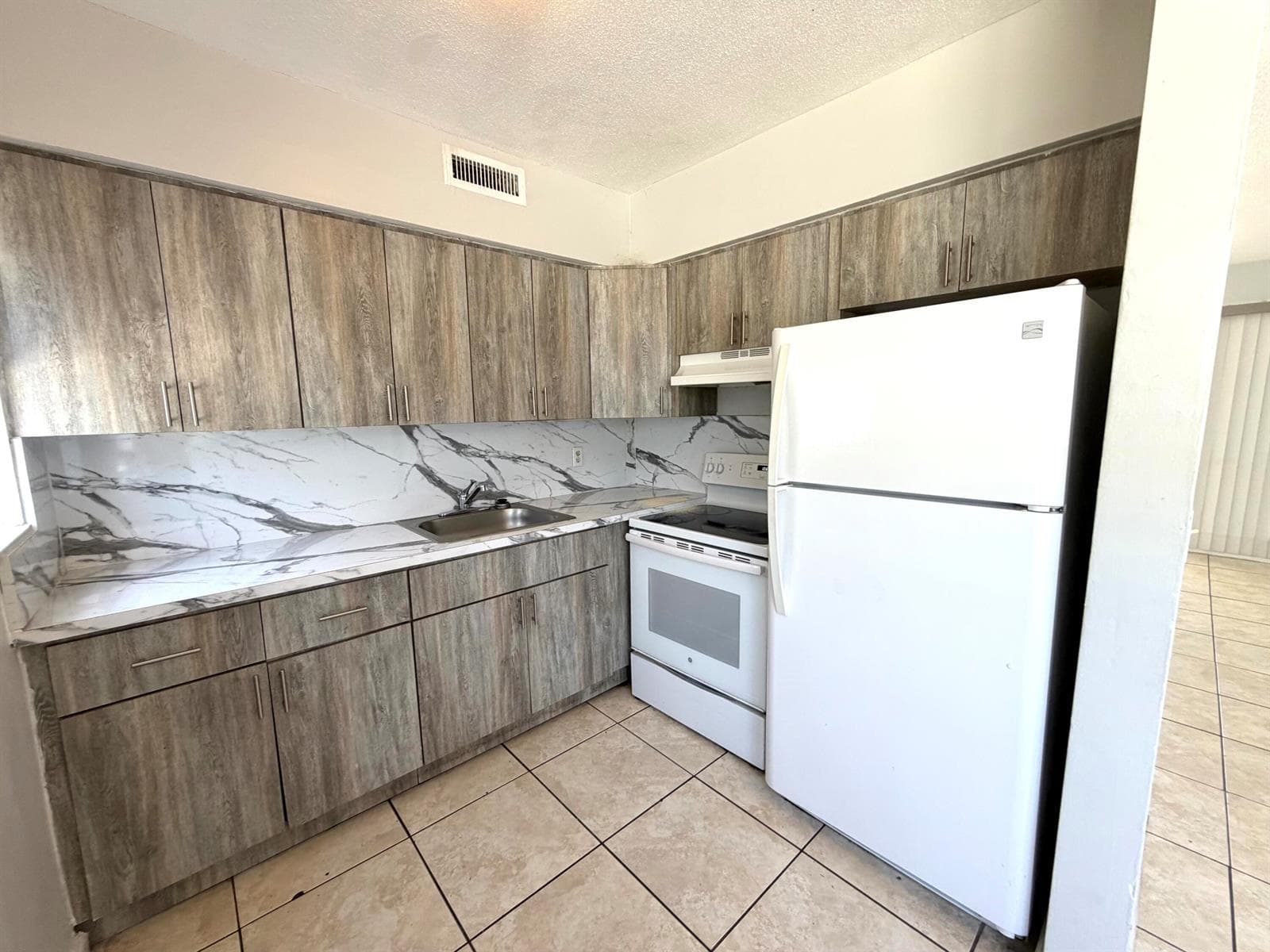 915 NE 8th Street # 104, Hallandale Beach, FL 33009 photo 4