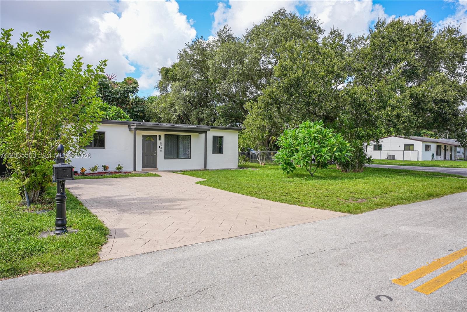 6336 Garfield St, Hollywood, FL 33024 photo 2