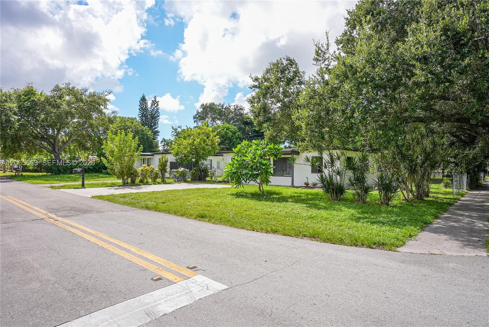 6336 Garfield St, Hollywood, FL 33024 photo 3