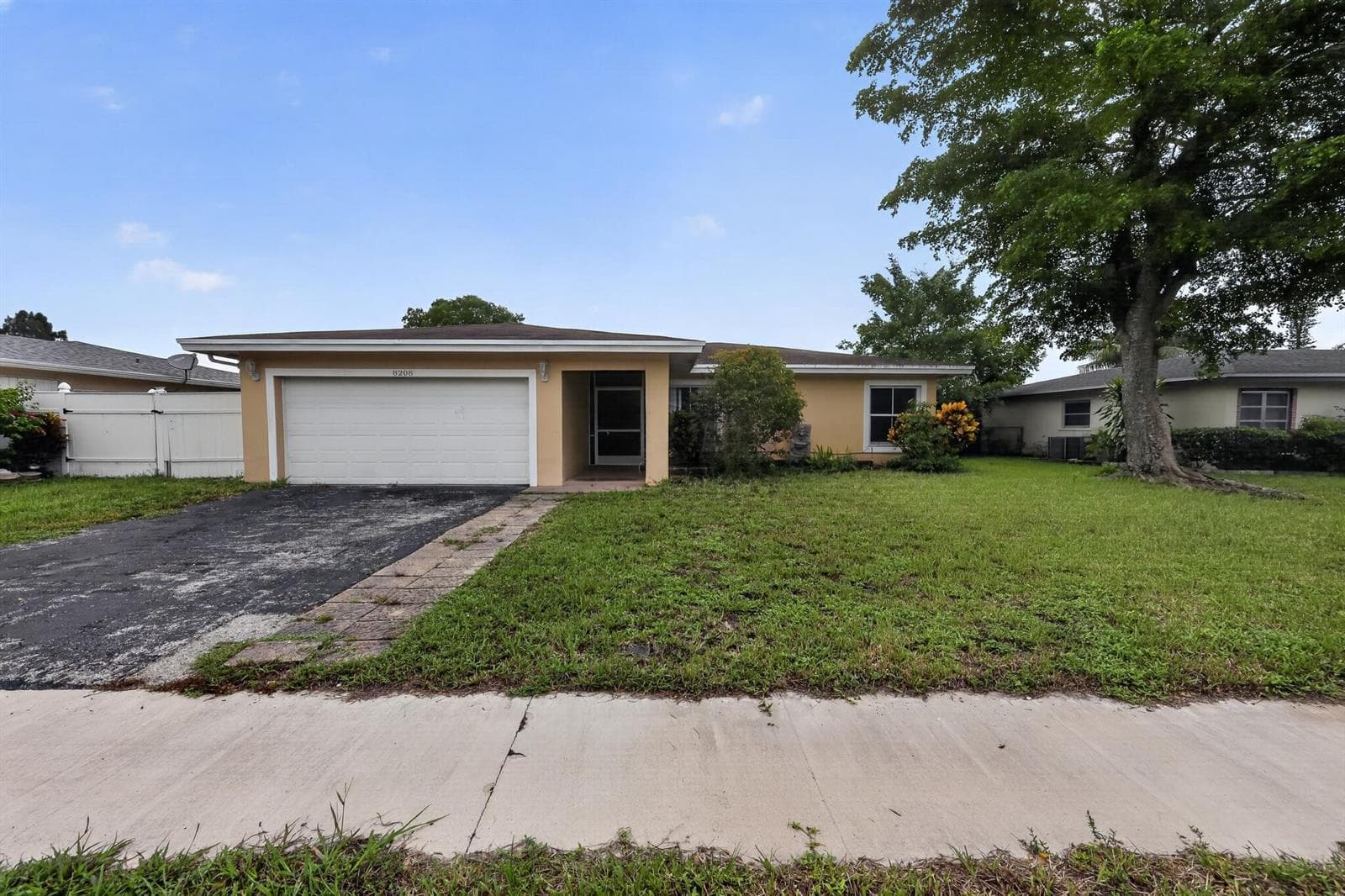 8208 NW 75TH Avenue, Tamarac, FL 33321 photo 2
