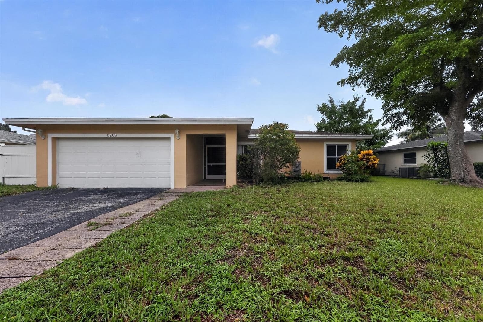 8208 NW 75TH Avenue, Tamarac, FL 33321 photo 3