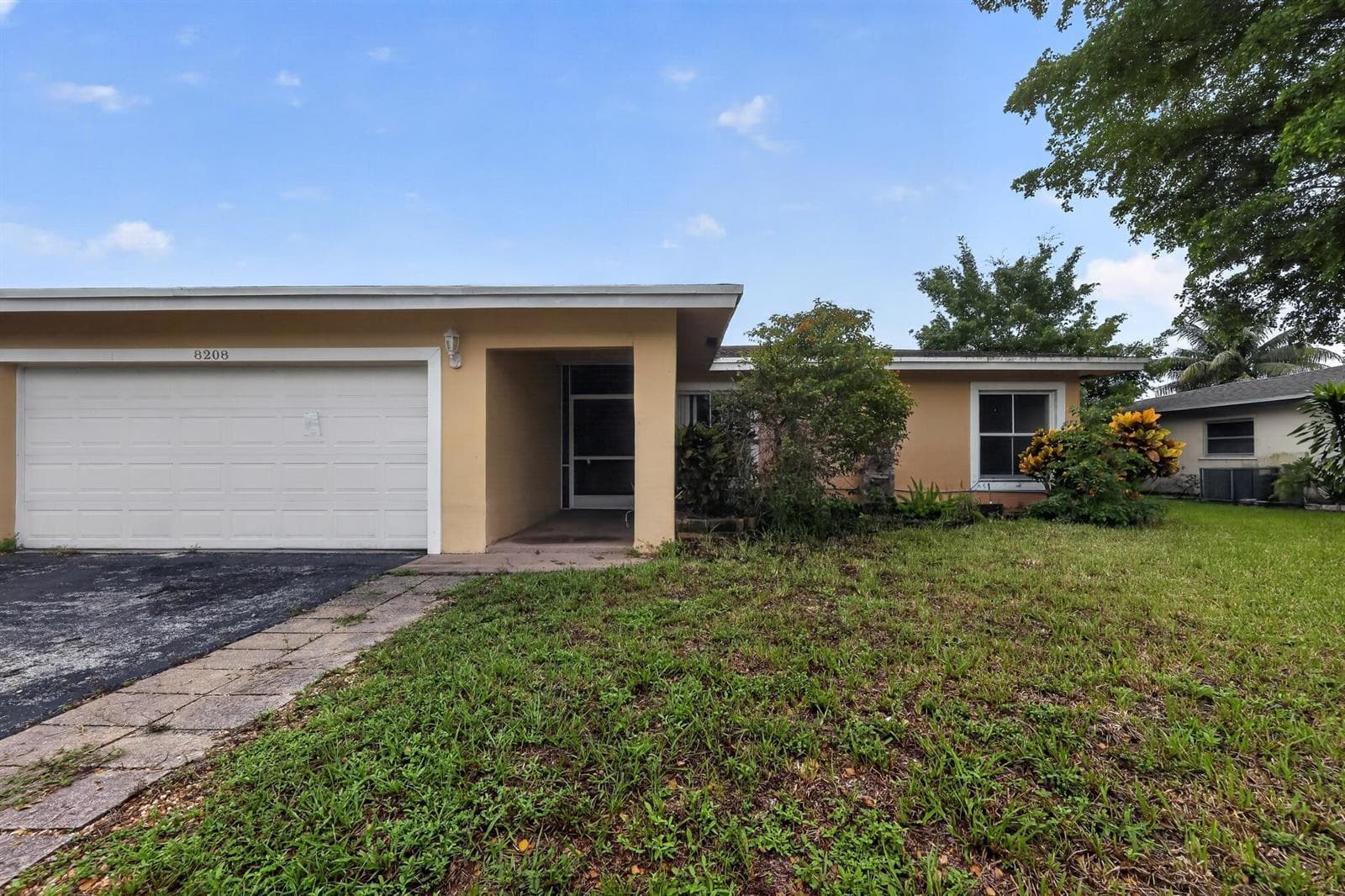 8208 NW 75TH Avenue, Tamarac, FL 33321 photo 4