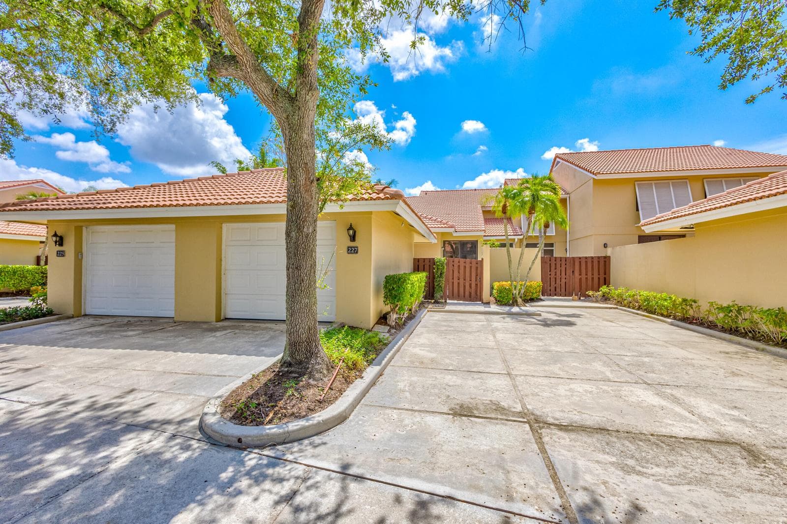 227 OLD MEADOW Way, Palm Beach Gardens, FL 33418 photo 2