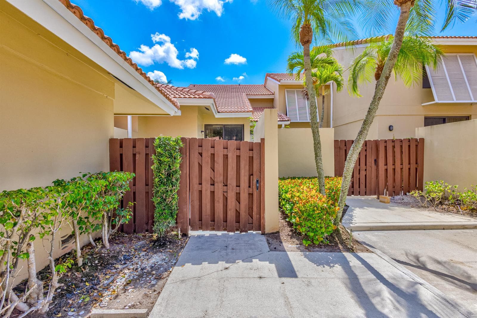 227 OLD MEADOW Way, Palm Beach Gardens, FL 33418 photo 4